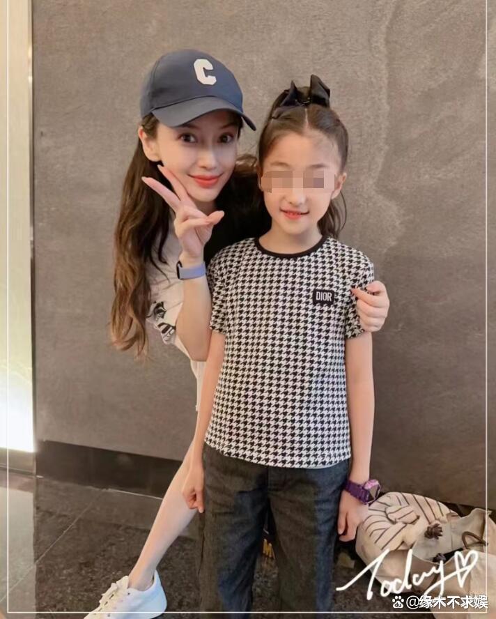 Angelababy送儿子上学,一身行头近8万,小海绵入学条件引争议