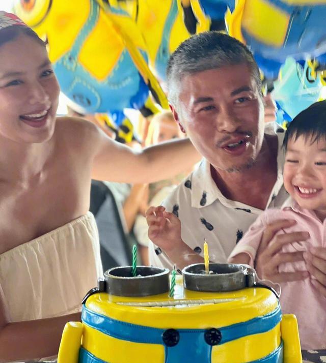 乐基儿|42岁乐基儿离婚风波后首晒照：眼神呆滞、脸颊瘦削，与以往判若两人