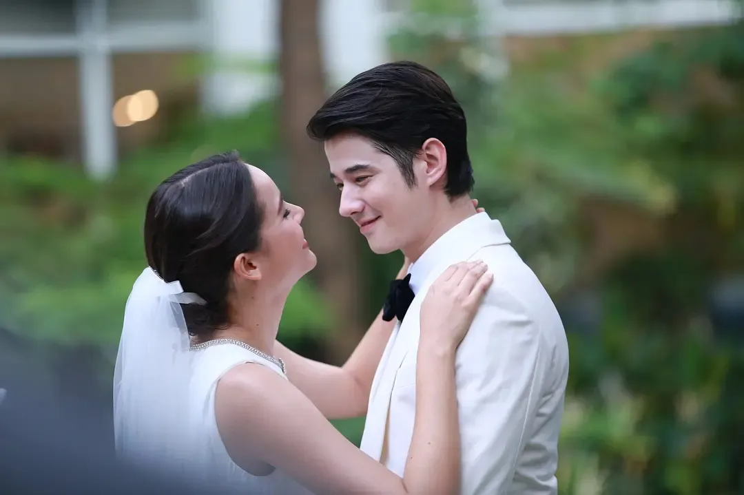 |《初恋这件小事》男女主同框,双双拿下重量级大奖,满满的回忆杀