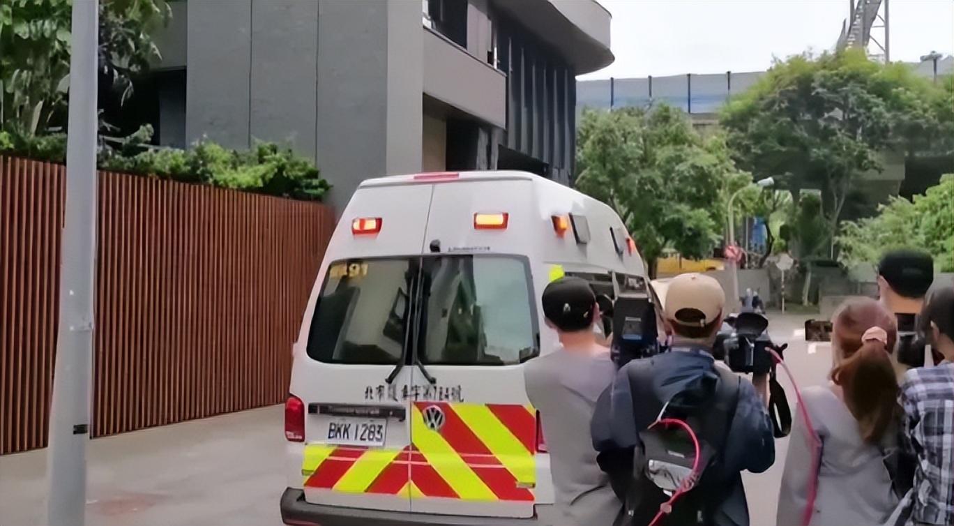 黄子佼割腕自杀，伤势曝光伤及左胸，妻子回应，13位艺人被波及