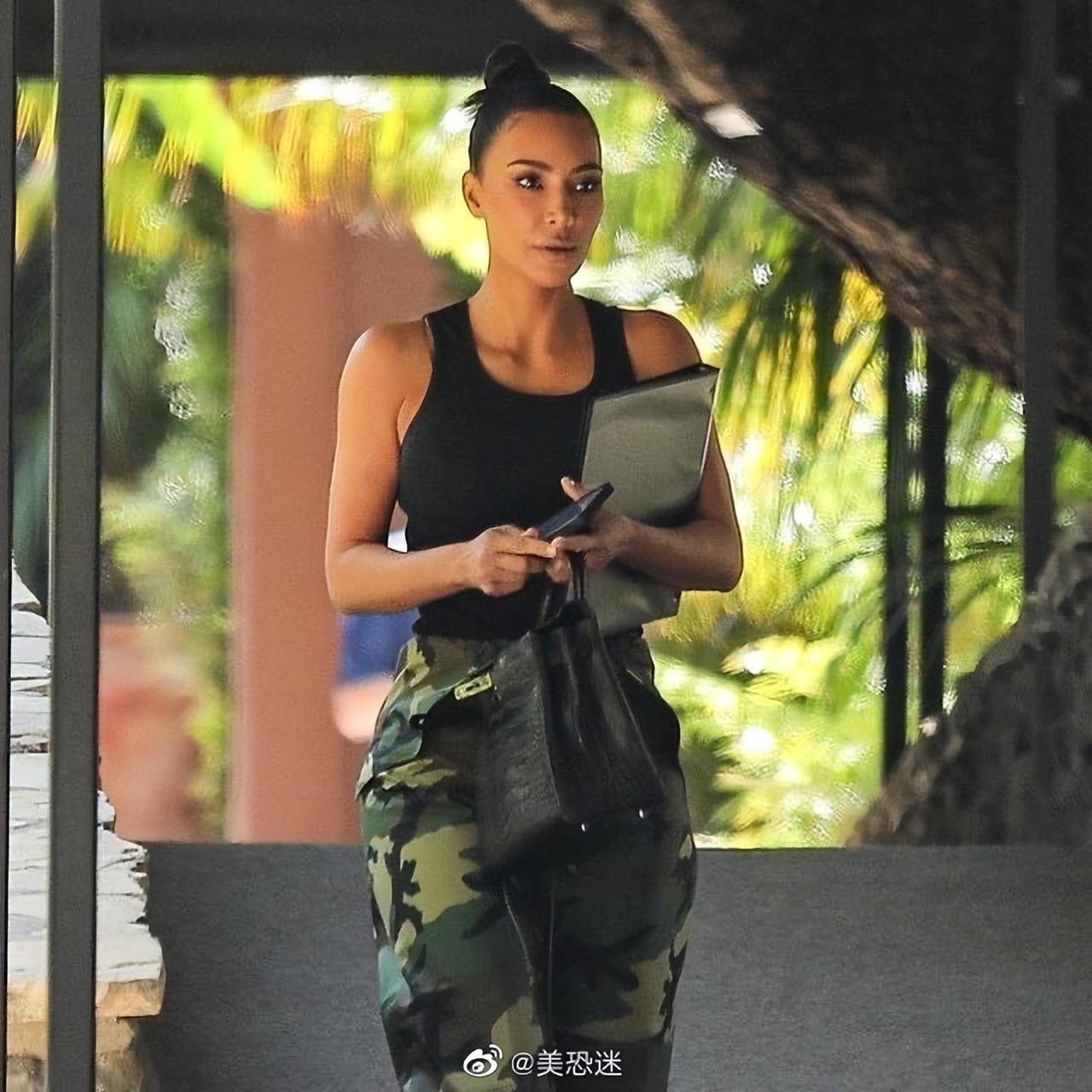 金卡戴珊大哭画面曝光！并苦苦哀求，愿意付出所有换回当初的侃爷?