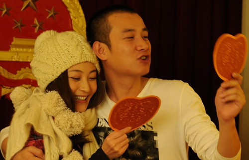 姚笛|旧情复燃？文章疑和姚笛复合，二人搂肩牵手出游还同回酒店