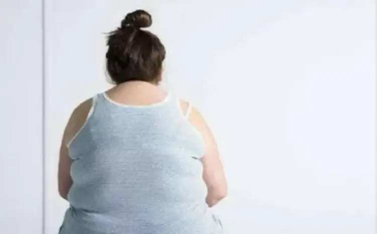 热搜上触目惊心的“30公斤女友”事件,炸出多少被洗脑的中国女生