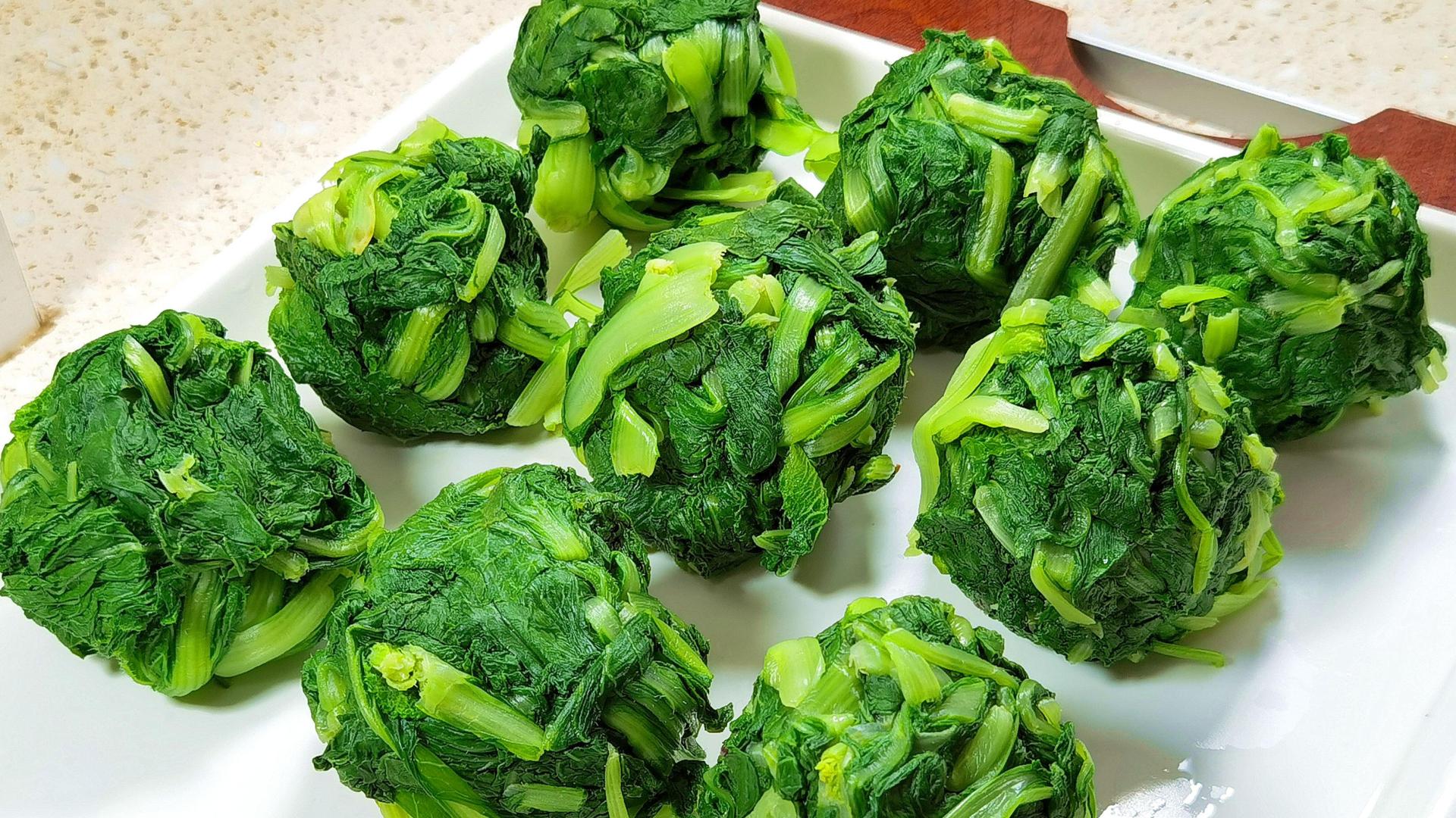 |芹菜韭菜靠边站，抓紧吃“6月第一鲜”，鲜嫩营养，包饺子吃真香