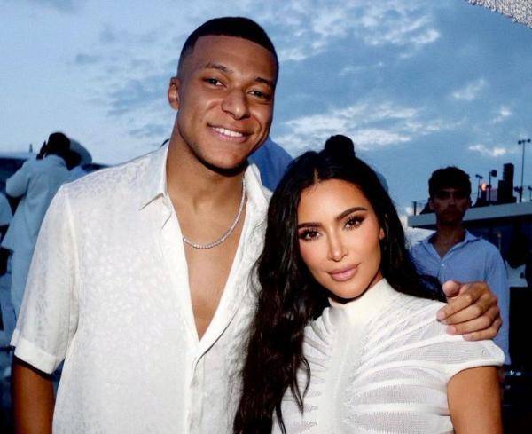 年龄大又有太多槽点,姆巴佩为何还主动和卡戴珊约会?