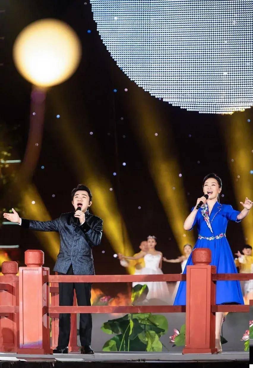 演艺圈|演艺圈这4位又丑又矮的男演员,凭啥还能娶得美娇娘