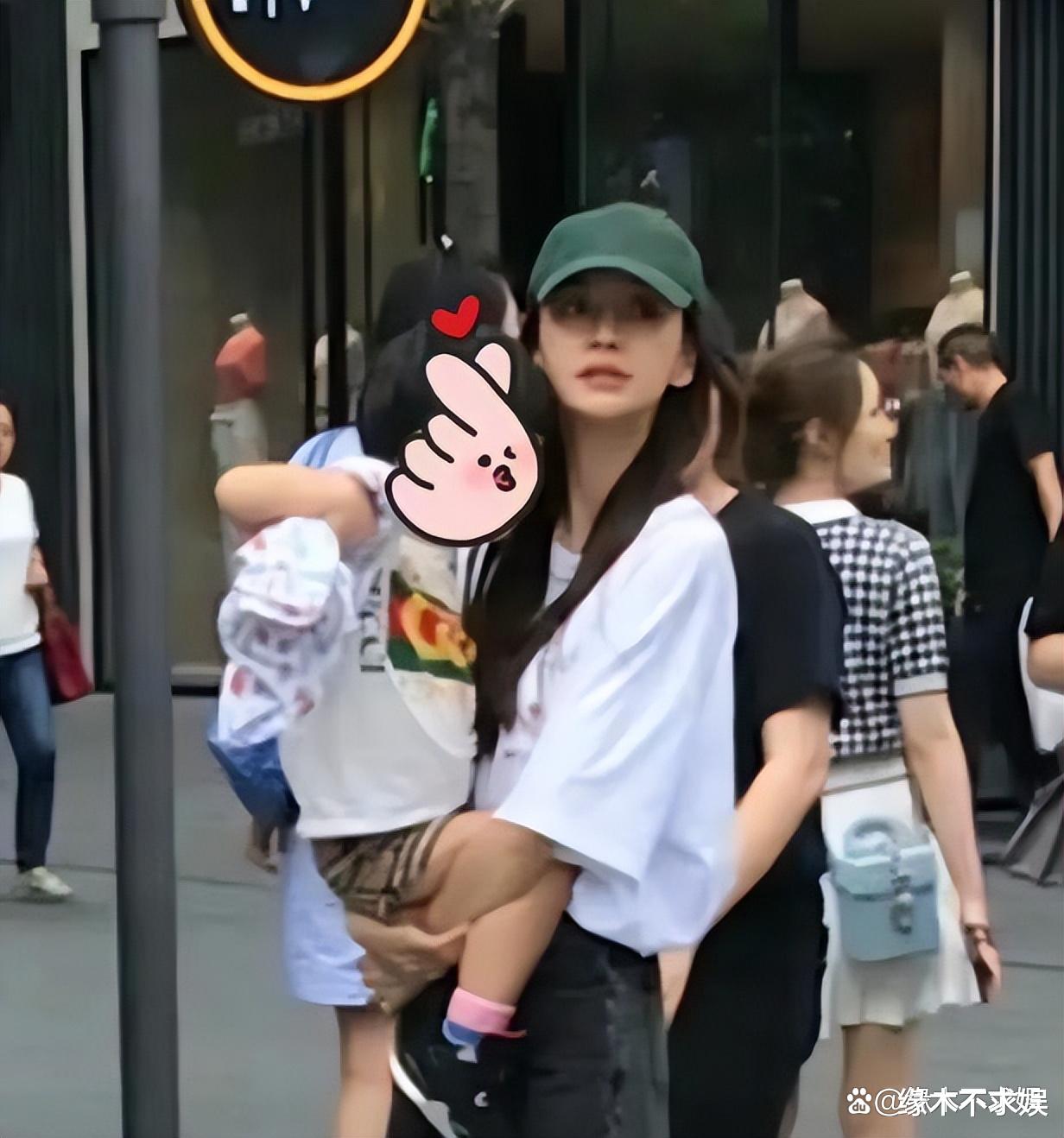 Angelababyy母子教室互动,7岁小海绵正面曝光,baby让老师拍照引争议!