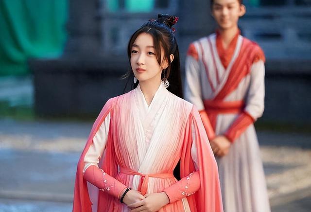 演技差人又丑,偏偏要演女主,被女配碾压的5位女星真不尴尬吗