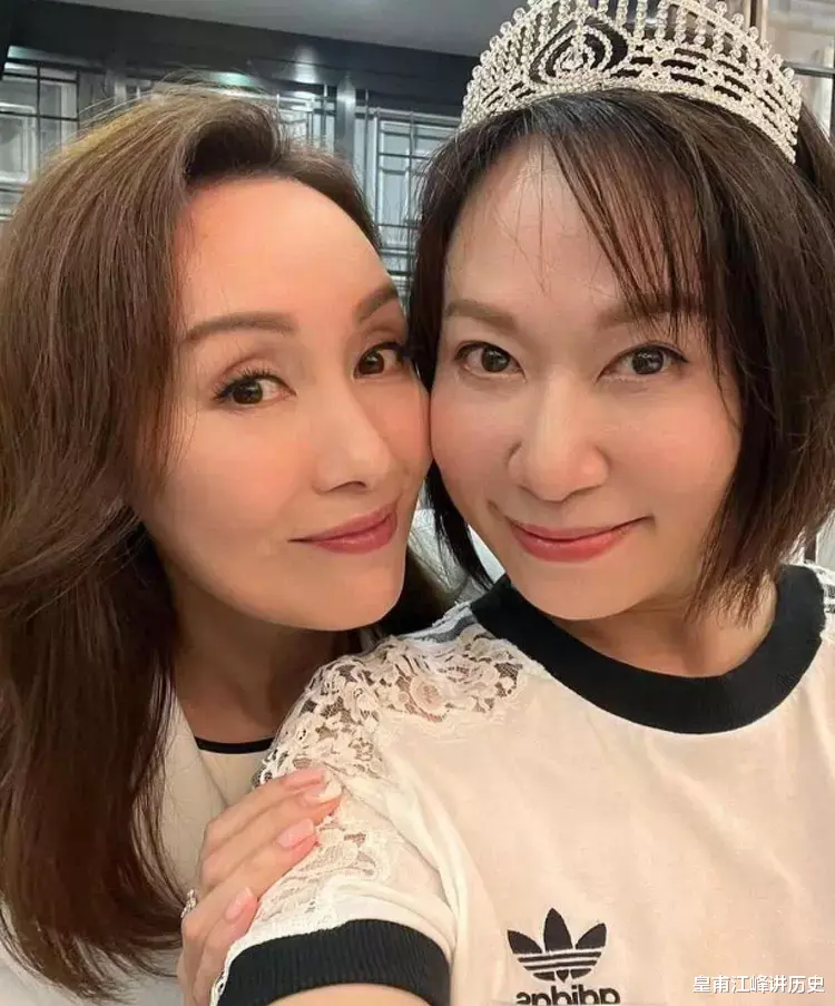 |曾志伟与11位港姐聚会，红光满面肚腩凸出，郭可盈陈妙瑛仍貌美