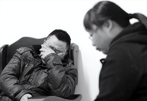 在16年河北一位美女遭绑架,美女向劫匪提出三个问题,绑匪顿时跪地痛哭
