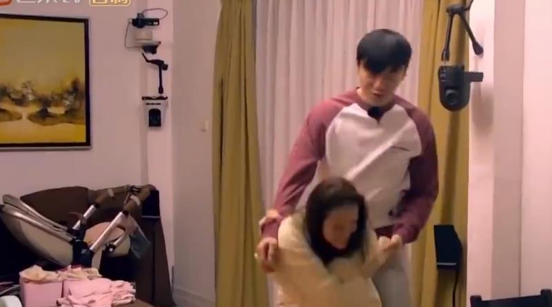 伊能静|哄睡女儿伊能静撒娇后让老公玩游戏！不想秦昊压力大拒绝买大房