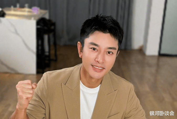 42岁李小璐近照曝光,这是又换新男友了?