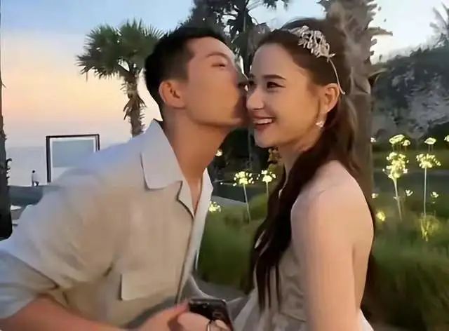 窦骁何超莲婚变?窦骁私生子都有了?两人合体吃饭全程无交流?