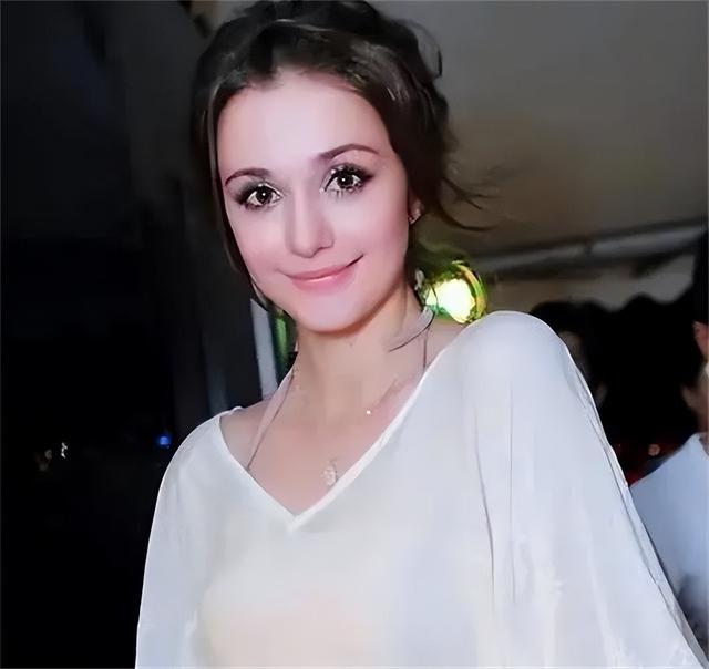 瑞莎|她是乌克兰艺体冠军,为爱放弃国籍嫁到中国,37岁生二胎仍似少女