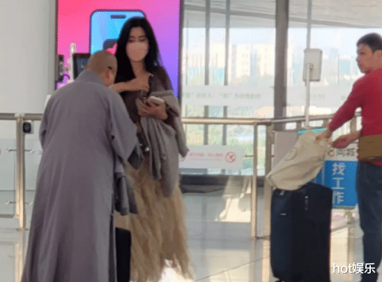 王祖贤福建再被偶遇,全程9站,住900一晚宾馆,退圈生活依旧奢侈