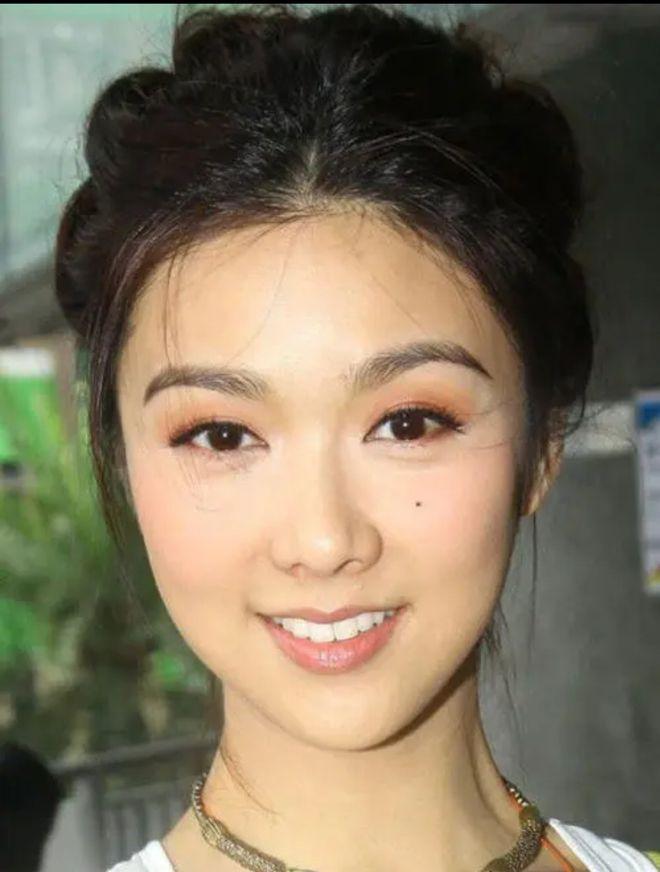 四处认干爹干哥,在男人堆里游刃有余,“顶级绿茶”江一燕现形记