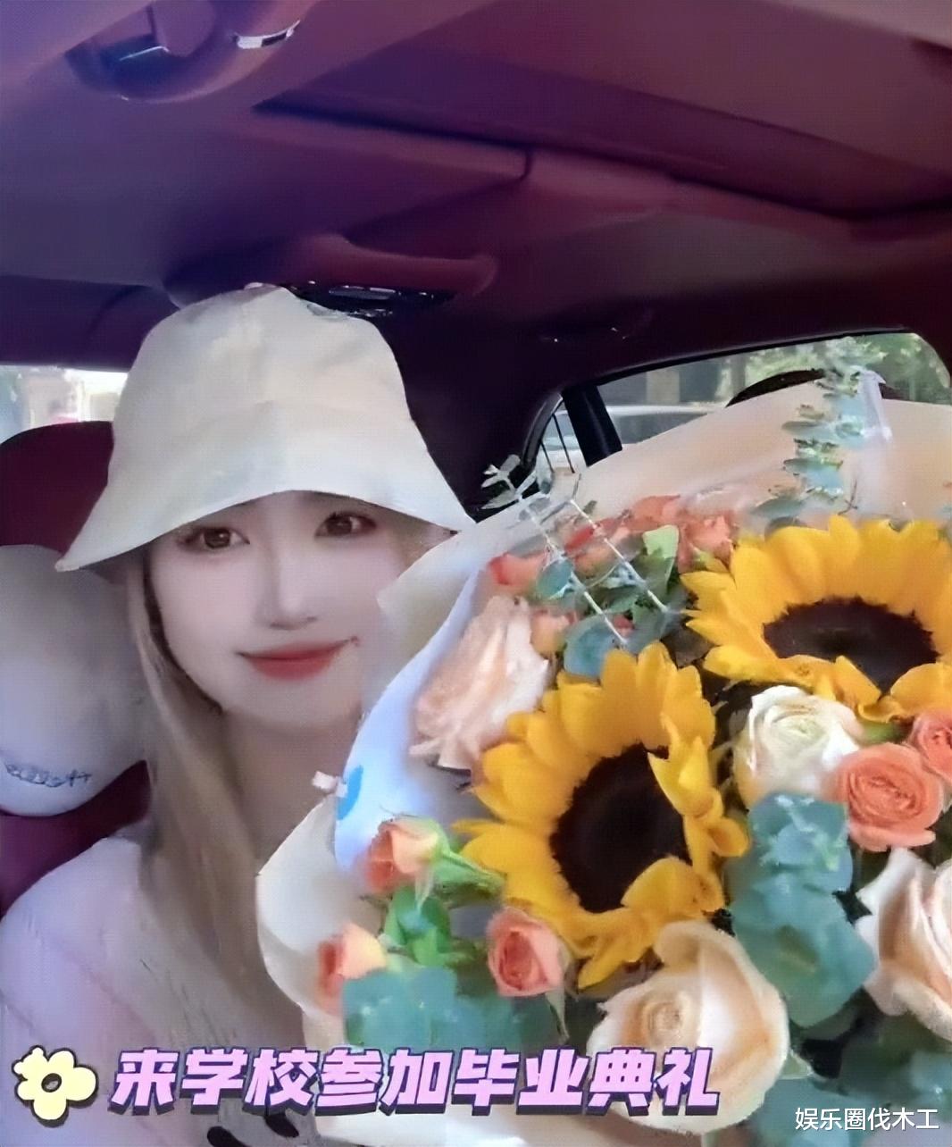 马蓉王宝强合体参加女儿毕业礼，染金发走网红风，王子珊长相像妈