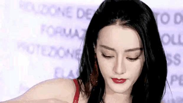 真绝了！揭掉迪丽热巴遮羞布，害怕穷人看见，但又怕富人看不见