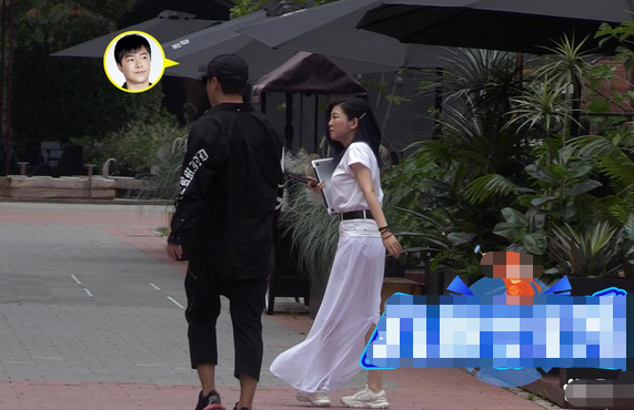 真贱！陈思诚大赞前妻流泪后，与白衣女子同进工作室，阮巨疑被弃