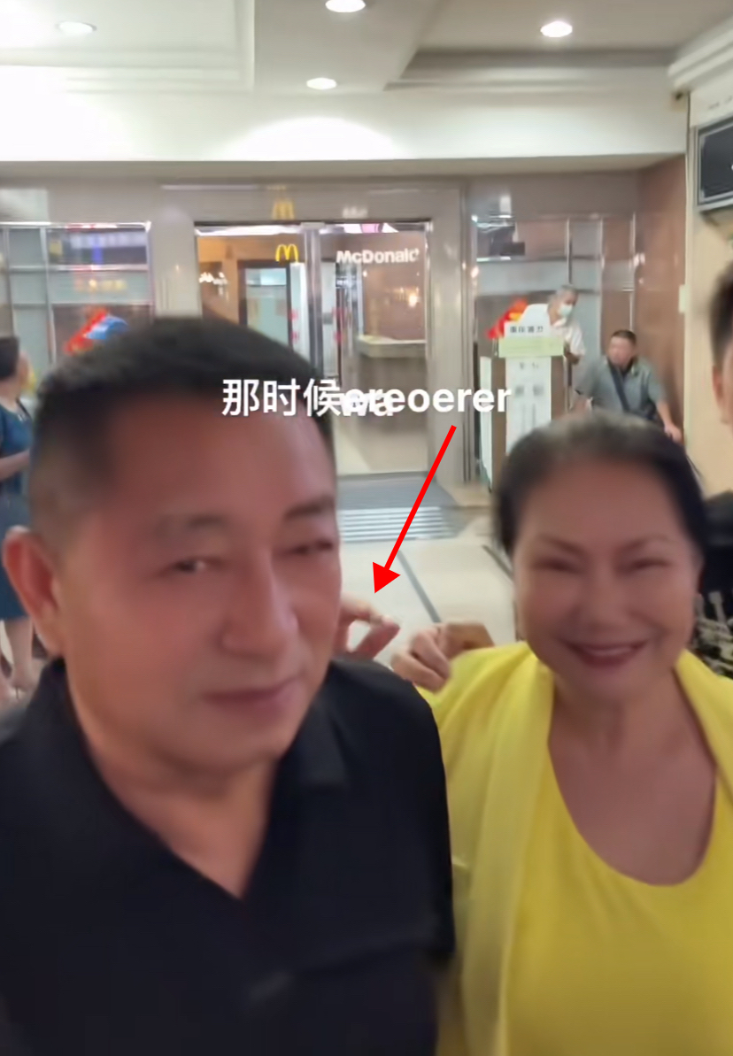 汪小菲携父亲现身台湾省，S妈亲自接待尽显热情，网友：心疼兰姐