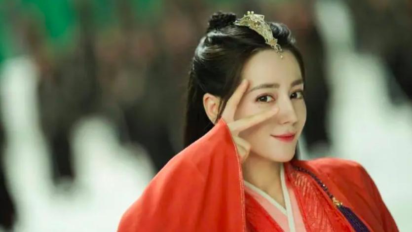 迪丽热巴|迪丽热巴正面回应怀孕风波：结不结婚，生不生孩子，都是个人的事！