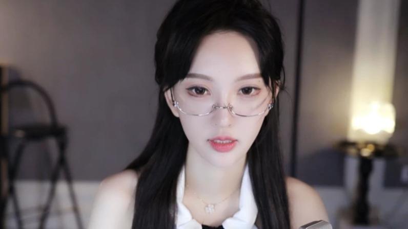 网红主播南妹儿宣布不再卖弄风骚，家里人都看，亲戚觉得丢脸