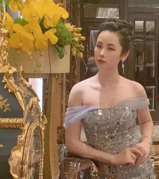 41岁结婚生子,却被老公骂同性恋,看她如何从痛苦婚姻中崛起?