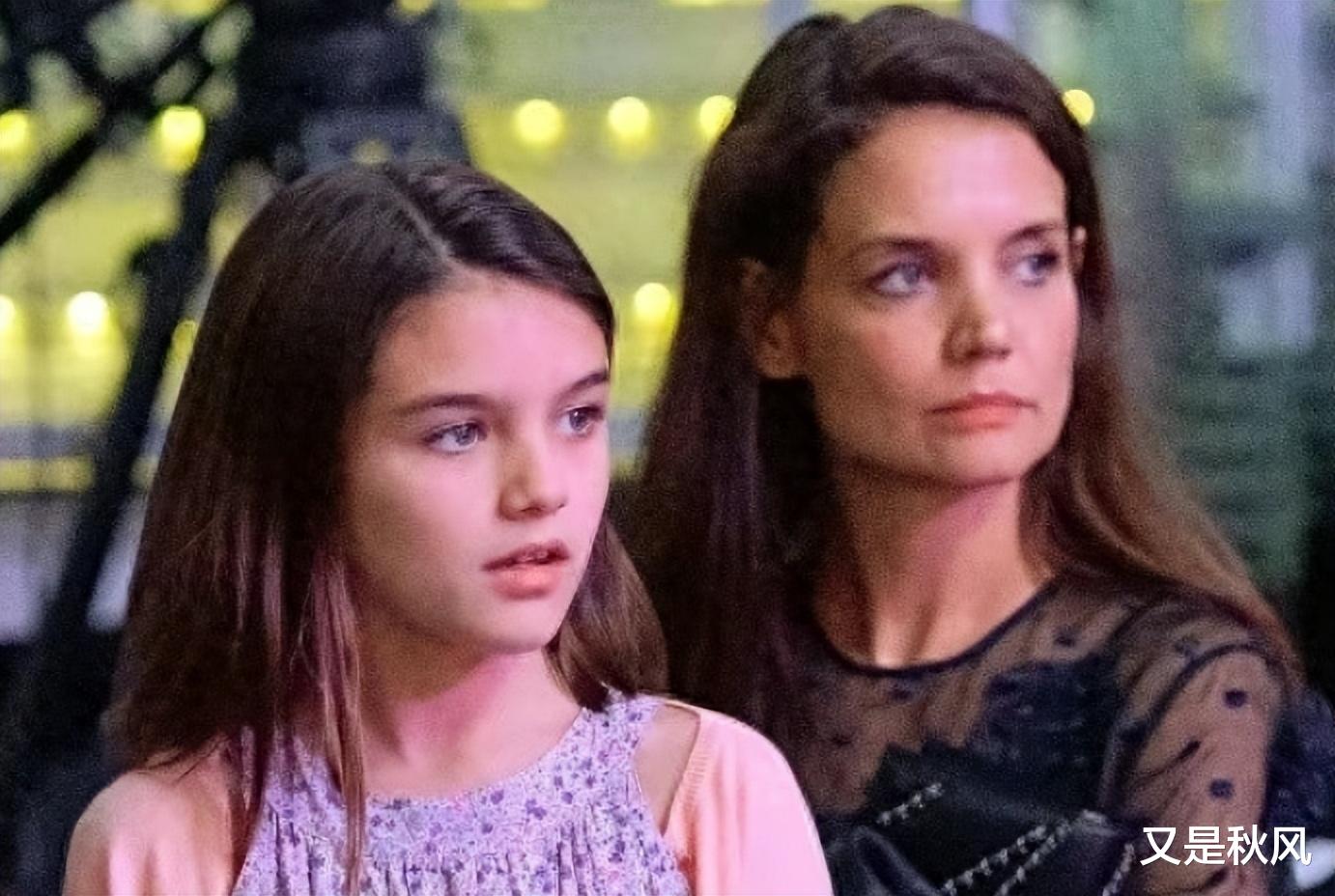 同样是不用走路的小公主，贝小七被宠上天，阿汤哥和女儿10年未见