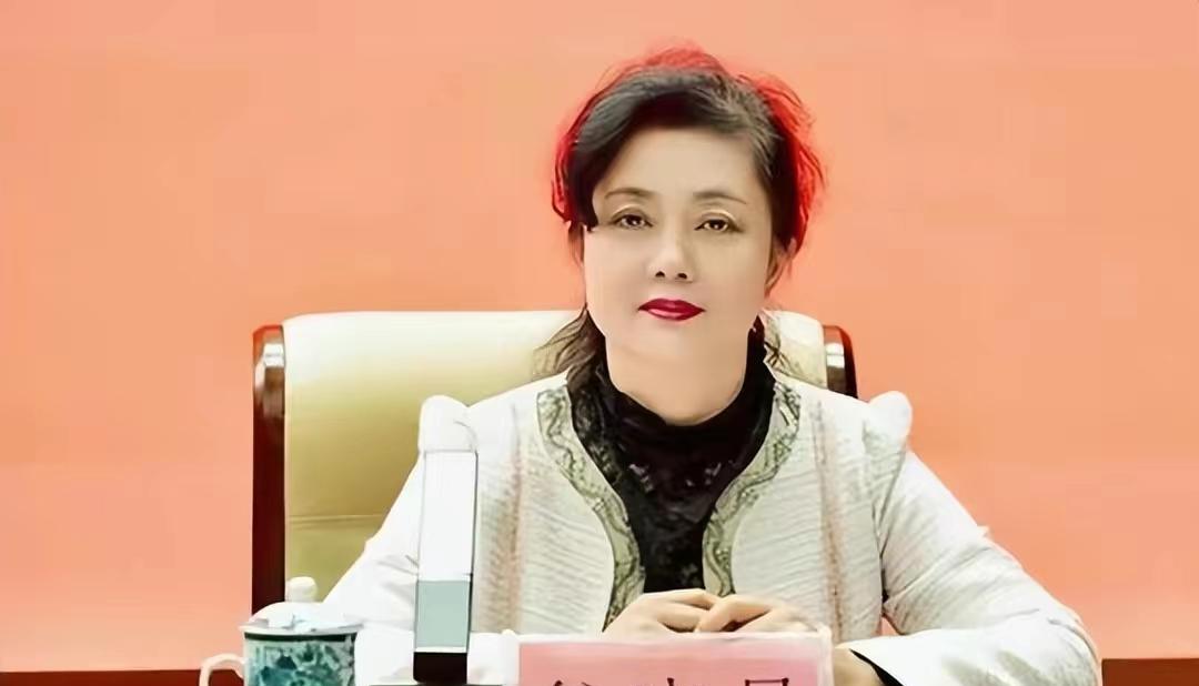 又一“女色虎”落马,沉迷色情霸占男下属,桃色绯闻满天飞!