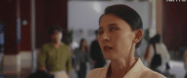 当“硅胶脸”混进央视职场剧,撞上天然脸演员,简直是降维打击