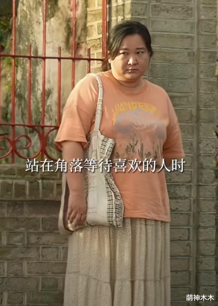 贾玲电影新海报惹争议,大特写五官挤变形,过度贩卖焦虑被吐槽