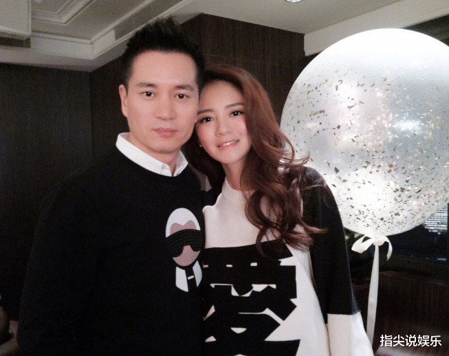 放飞自我?丈夫判14年后,安以轩夜店与男友人亲密搂抱彻夜狂嗨