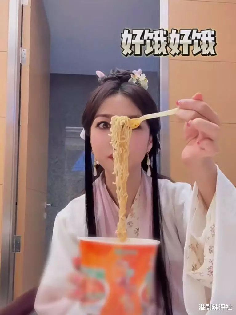 薛凯琪|香港女星北上打拼突逢巨变一肩挑,晒吃面视频遭网友怒轰摆拍假吃