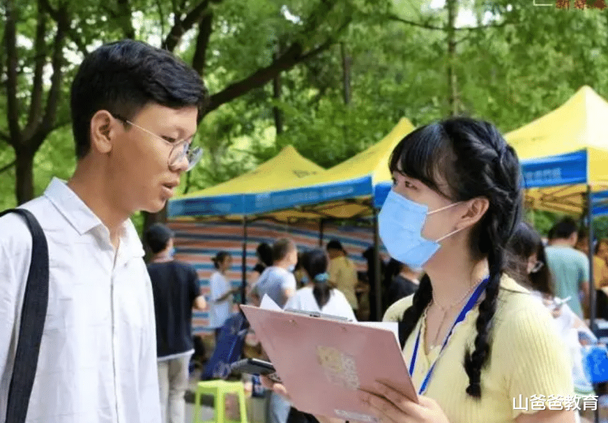 女主播|别等金三银四后才明白,社招和校招差的不止一点,容易错过好工作