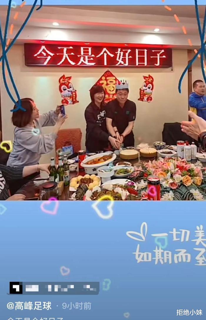 高峰|52岁的高峰庆生晒全家福!紧搂老婆秀恩爱,怀抱小男孩似那英儿子