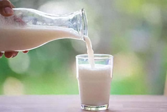 喝酒后的“解药”，不是牛奶，家家户户都有，或能够保护肝脏