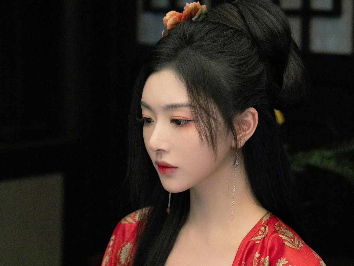 于正新剧官宣,但凡女主颜值拉挎点,都压不住这群绝色女配,期待