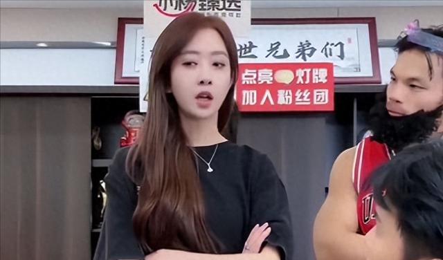 封王易主？卓仕琳二次直播太惨淡！1小时封四次，腿上刺青显眼