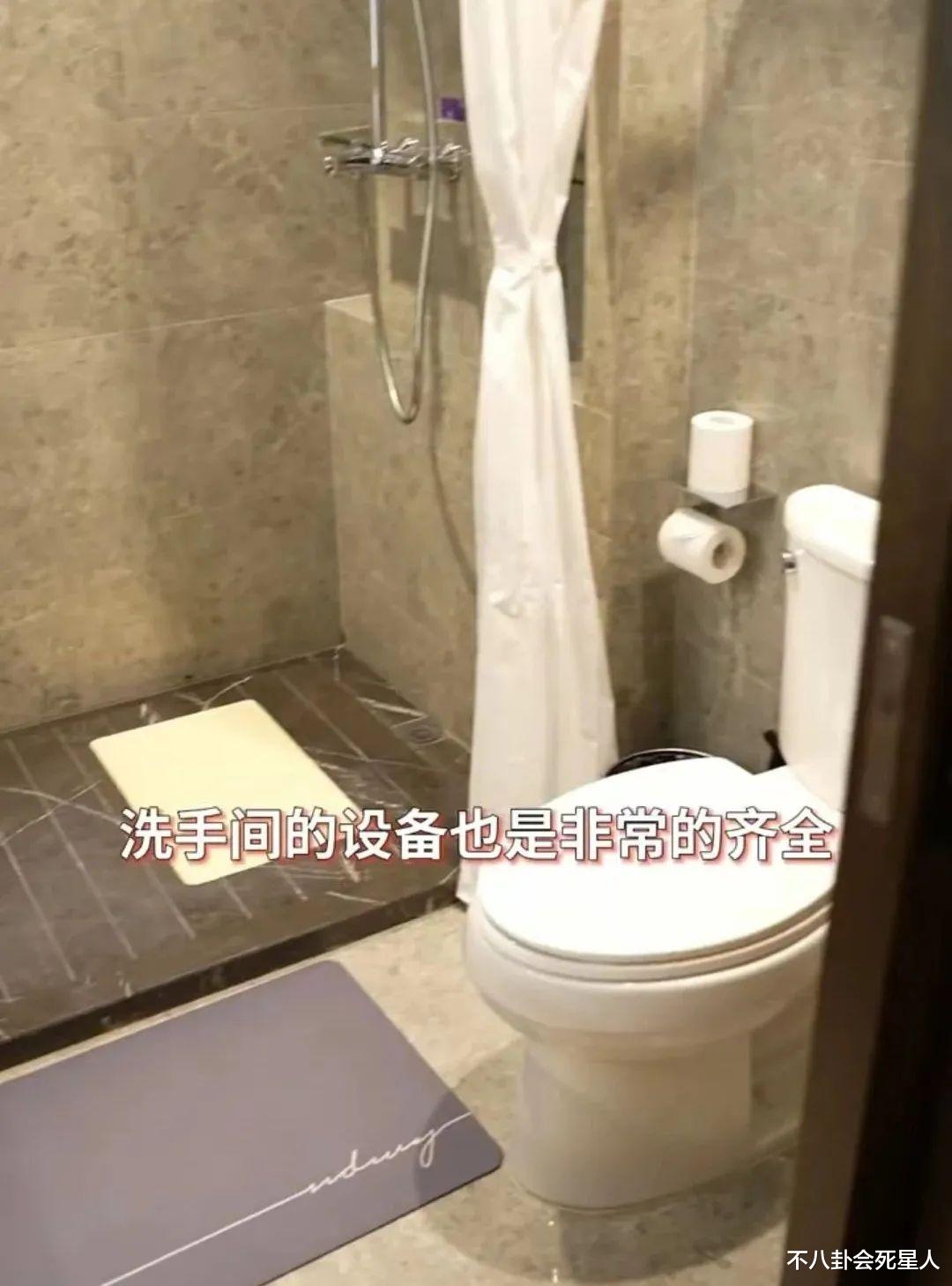 霍启刚晒亚运村住宿条件,曝光房间额外配置,狂赞设施齐全太满意