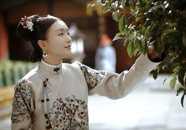 自撕人设的秦岚,把一手烂牌打成王炸