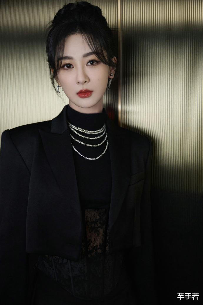 杨紫谈及被换角的经历，正如杨紫爸爸所言，童星是枷锁也是沼泽