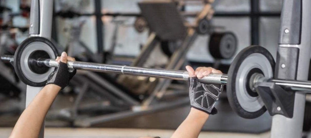 近视|程序员午休健身猝死,法院:工伤