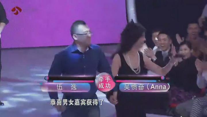 春晚|吴愤奋：那个在《非诚勿扰》被34岁小伙牵走的51岁阿姨，如今怎样