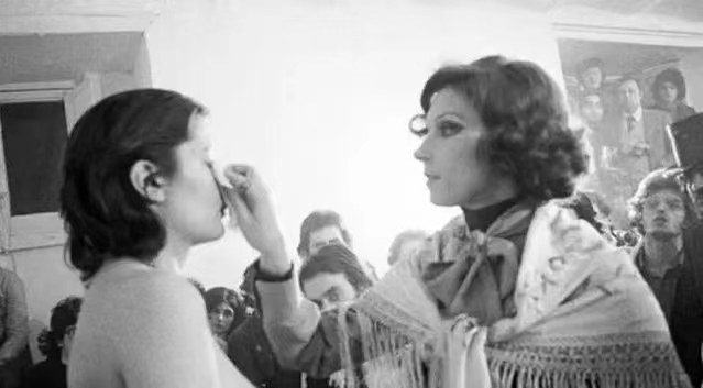 她将身体麻醉6小时，任由观众随意处置，结局：人性丑恶暴露无遗