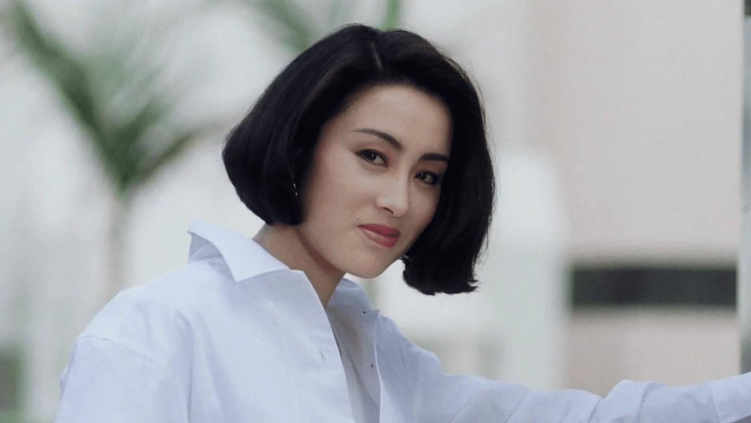 为给网红撑场面，53岁张敏被老公强迫穿睡衣出镜，网友：真膈应人