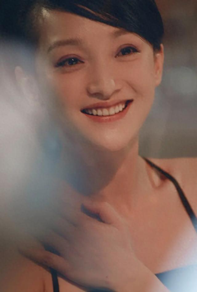 “失踪”半年后，暴瘦100斤的贾玲，打脸了多少流量明星？