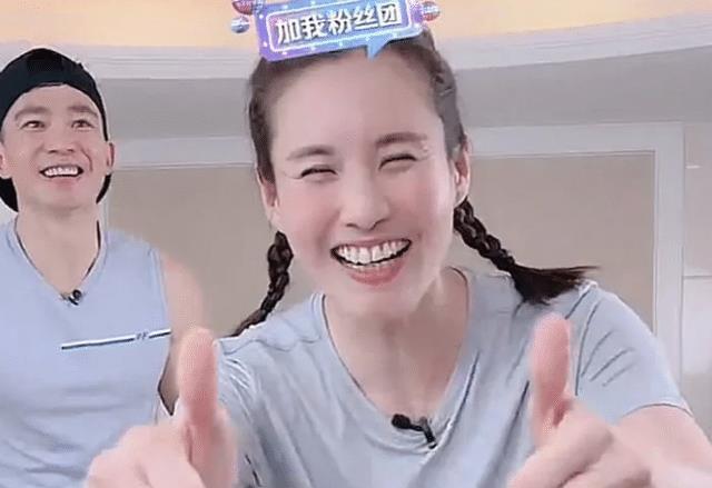 刘畊宏夫妇录节目被偶遇,真实身材引关注,网友:跟直播间差别大