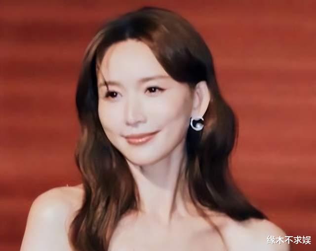 第60届金马奖：林志玲日系风认不出，林青霞珠光宝气如东方不败