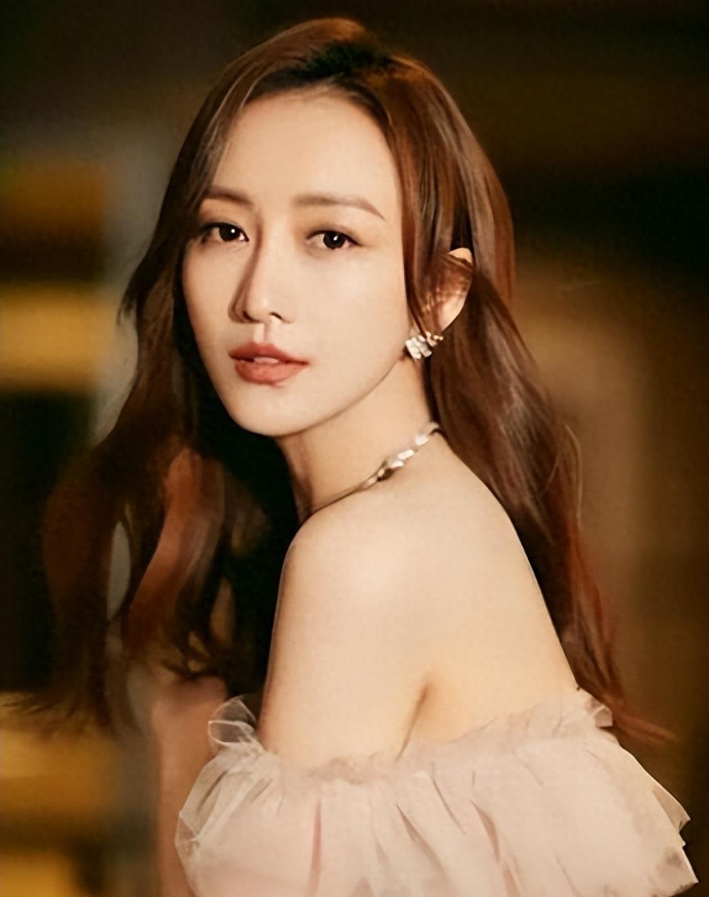 现世报来了,40岁王鸥丑闻遭到曝光,这次她的遮羞布被彻底扒光!