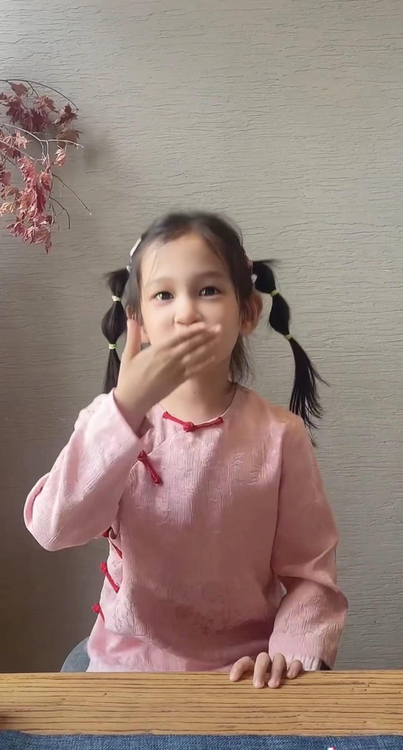 唐菀|曹云金唐菀复婚同居再添实锤?同晒娃庆母亲节,女儿五官深邃太像爸爸!